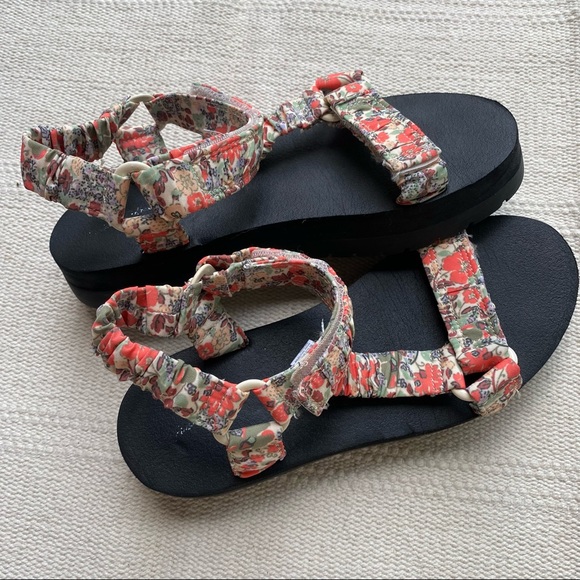 Universal Thread Shoes - Women's Floris Platform Sport Sandals - Universal Thread™ size 7